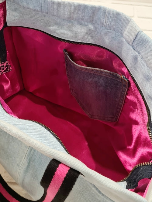 cabas xl jean recyclé et sangles roses bordure plumes d'autruche coeur métal argent