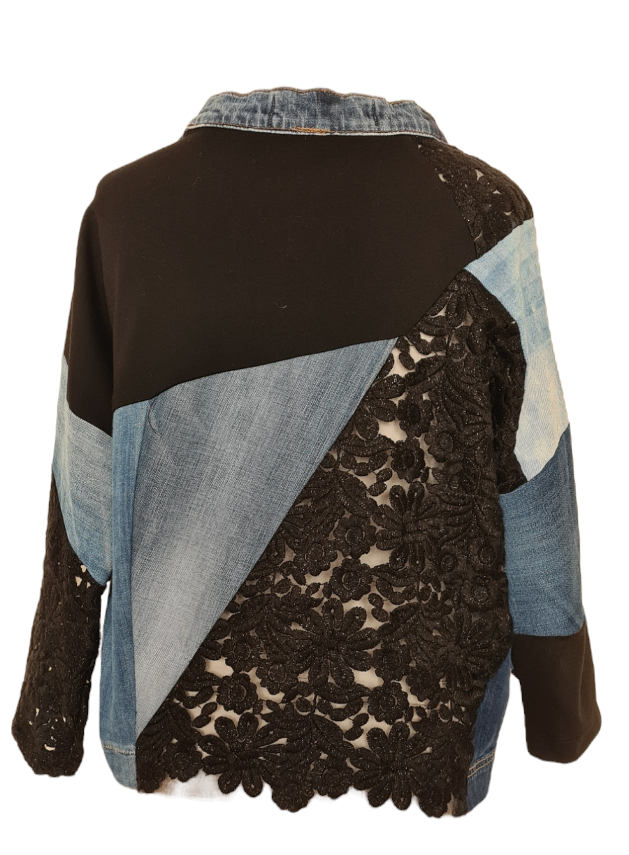 sweat en jean recyclé et organdi brodé, création upcyclée en france.