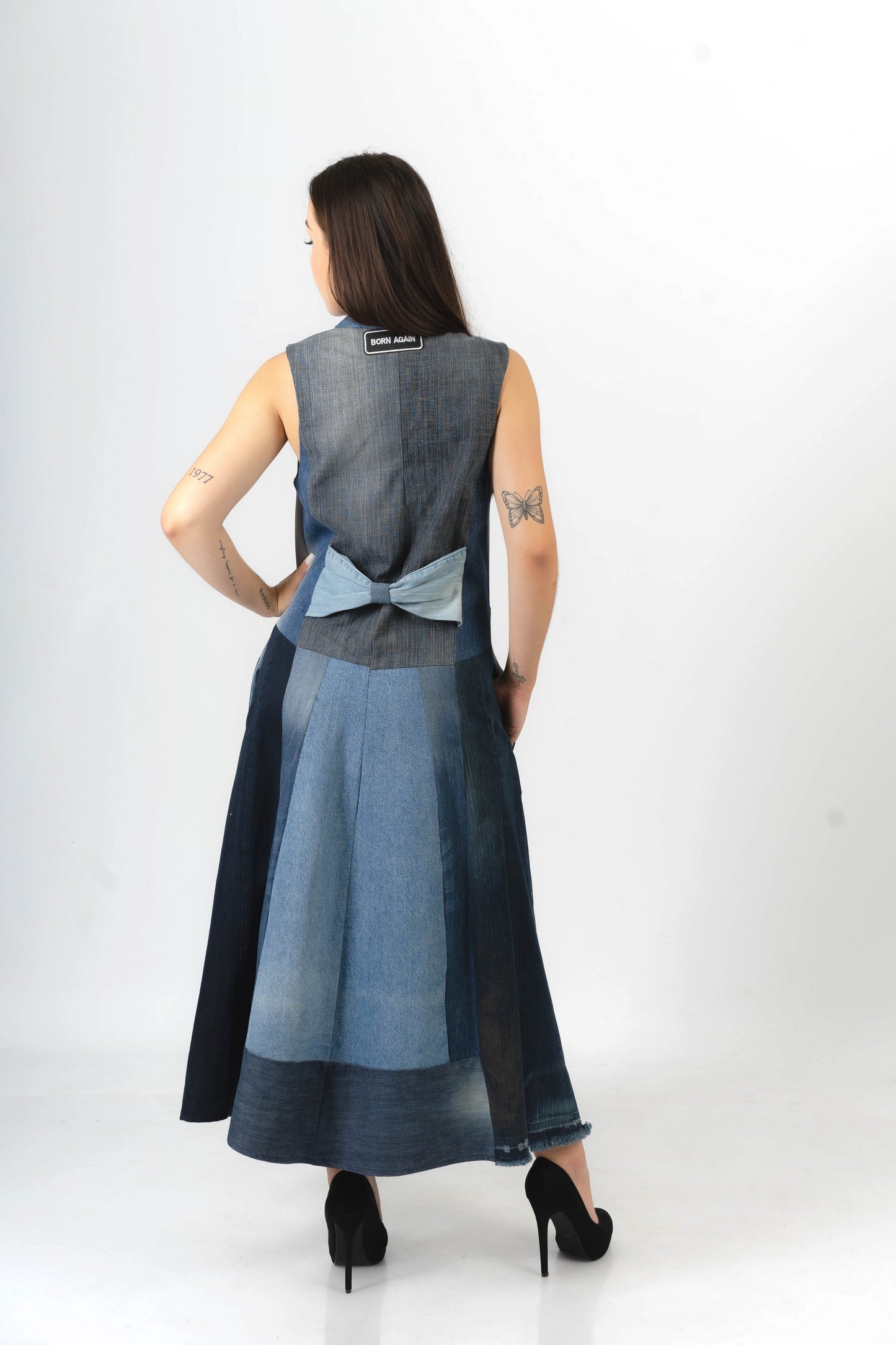 Robe longue garozange en jean recyclé. Vêtement éco-responsable upcyclée en France. Pièce unique personnalisable.
